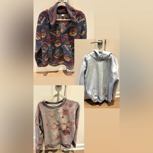 Sweatshirt bundle $5 all medium in good used condition